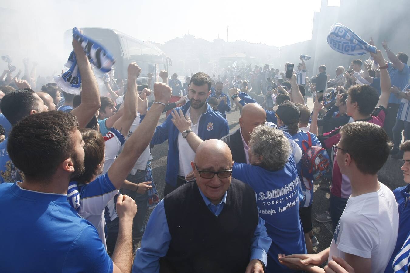 Fotos: Recibimiento a los jugadores de la Gimnástica en El Malecón