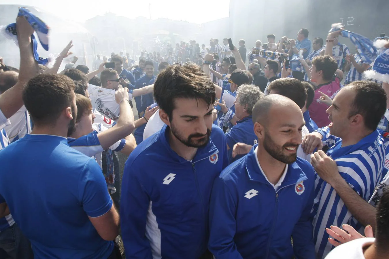 Fotos: Recibimiento a los jugadores de la Gimnástica en El Malecón