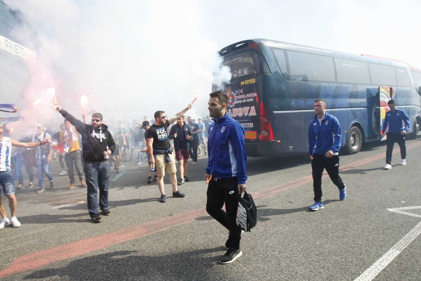 Fotos: Recibimiento a los jugadores de la Gimnástica en El Malecón