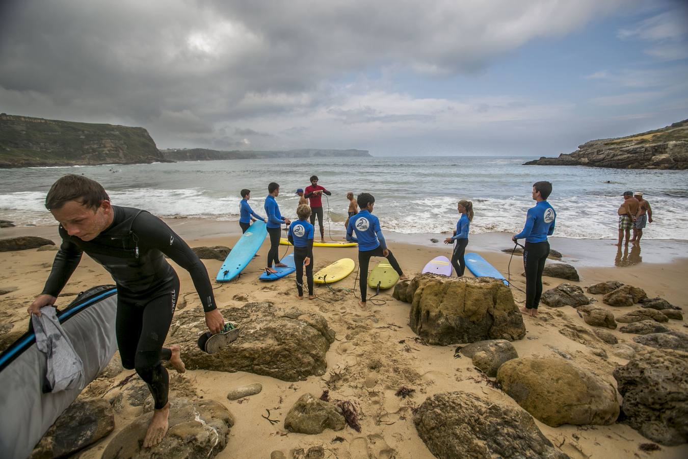 Suances publica las bases de adjudicación de las escuelas de surf