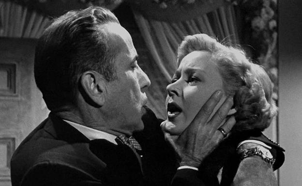Imagen principal - Humphrey Bogart y Gloria Grahame junto a los secundarios de 'En un lugar solitairo' (1950),Frank Lovejoy, Jack Reynolds y Jeff Donnell.