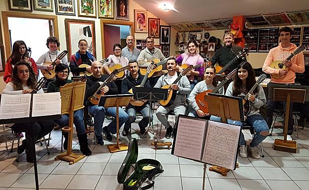 Agrupación de Pulso y Púa Fresneda de Los Corrales de Buelna.