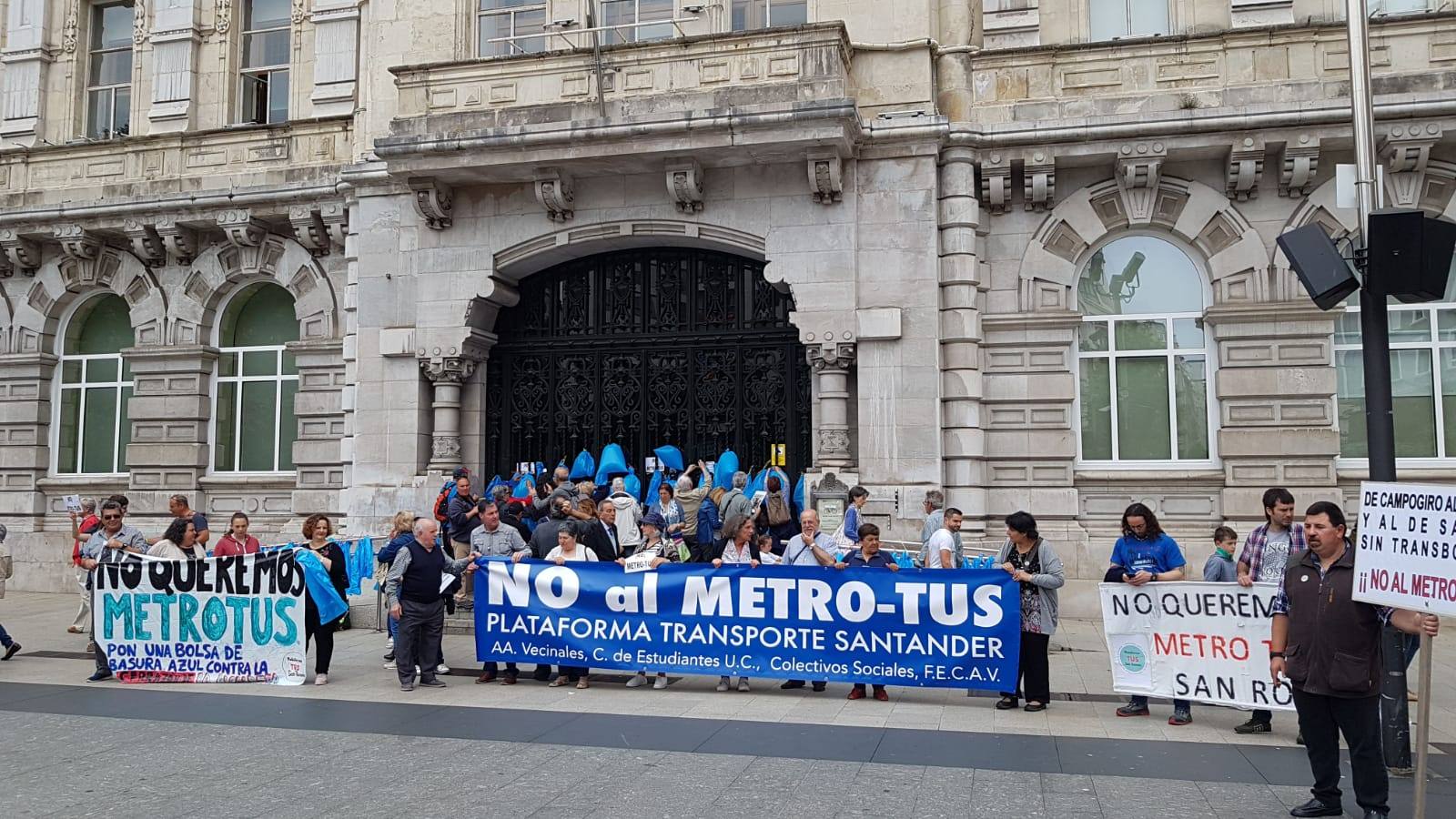 Fotos: Nueva concentración contra el MetroTUS