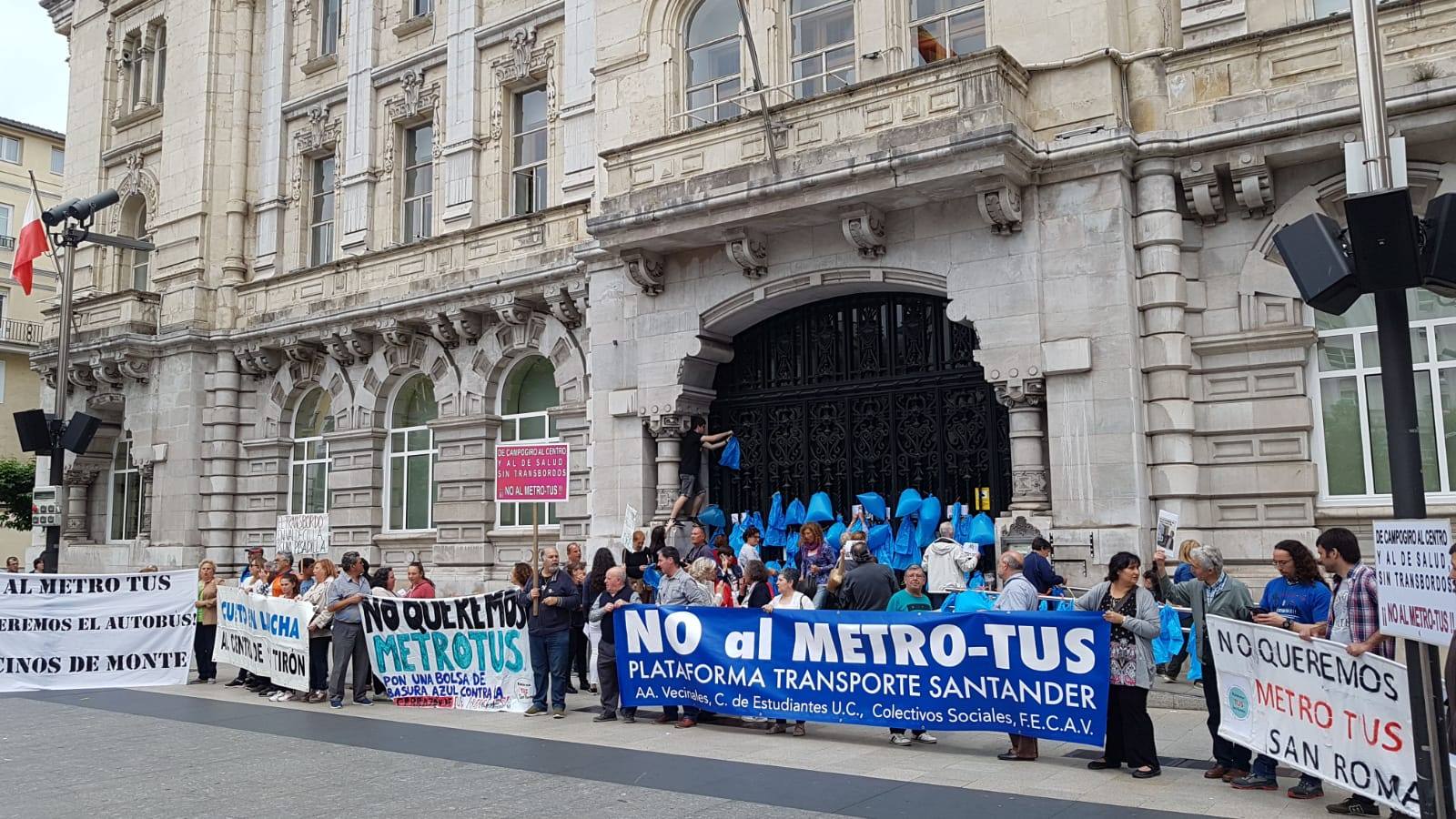 Fotos: Nueva concentración contra el MetroTUS