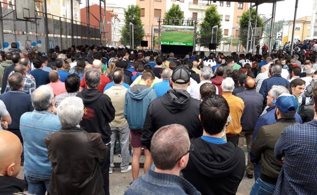 Torrelavega arropa al equipo en la distancia