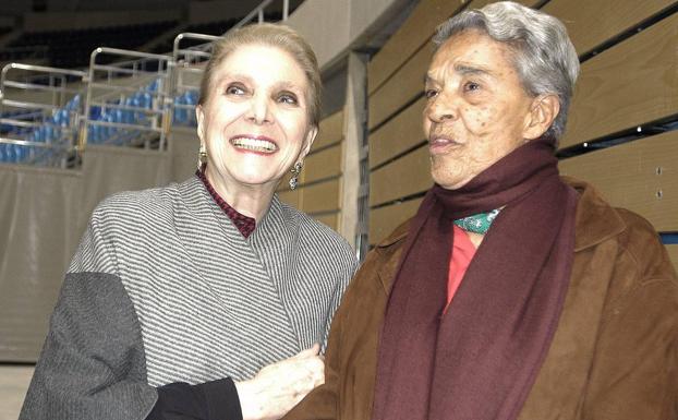 Mª Dolores Pradera cantó en el Palacio de Deportes con Chavela Vargas en mayo del año 2003.