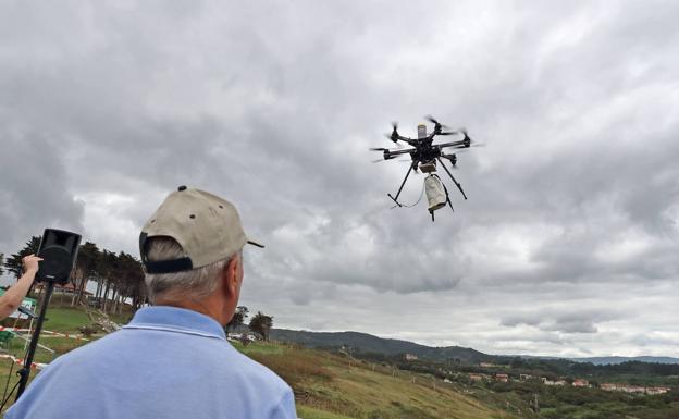 Dron participante en un similacro de rescate del Gobierno de Cantabria.