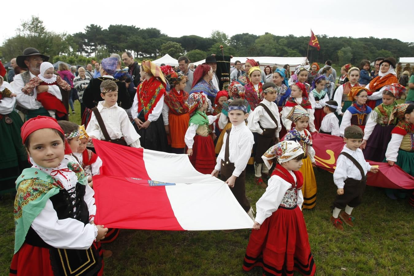 El recinto del Palacio de la Magdalena de Santander ha acogido la 41ª edición del Día Infantil de Cantabria.