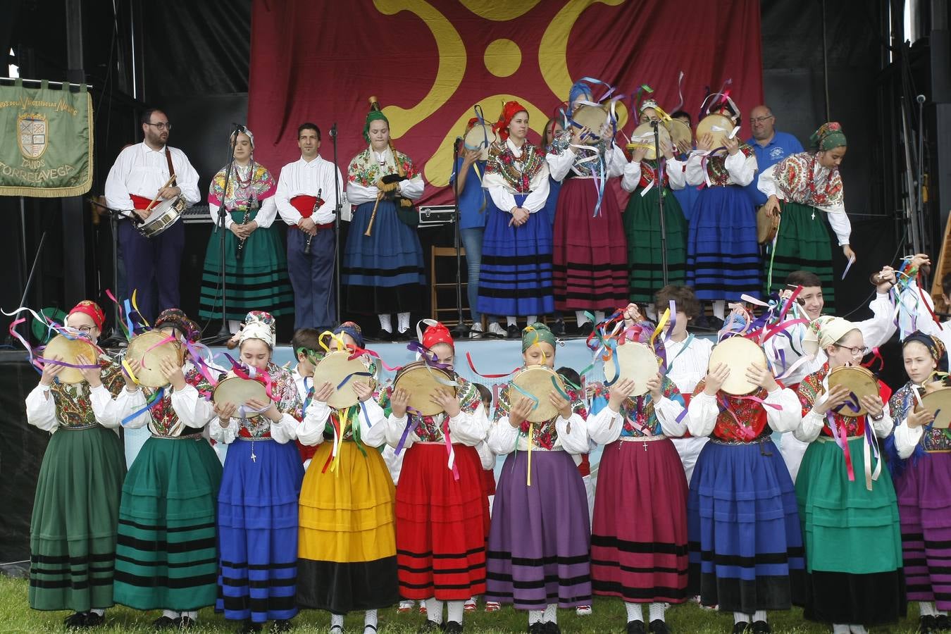 El recinto del Palacio de la Magdalena de Santander ha acogido la 41ª edición del Día Infantil de Cantabria.