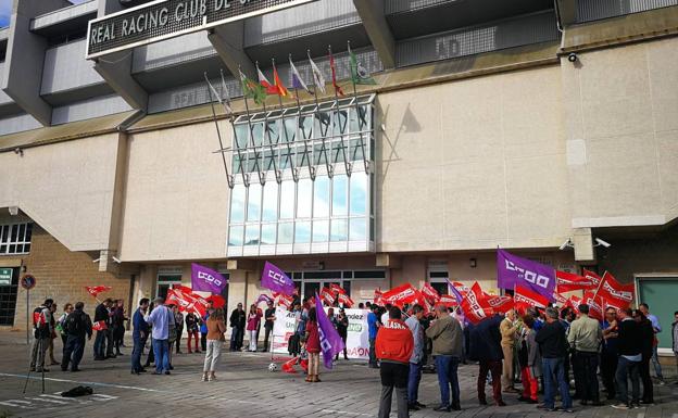 Protesta, a las puertas del estadio del Racing.