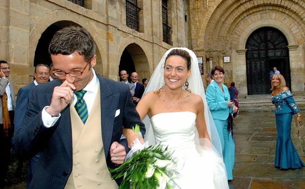 Boda de Meritxell Batet y José María Lassalle en Santillana del Mar en 2004.