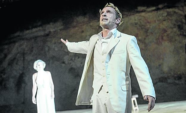 El actor Pablo Derqui interpreta a 'Calígula', hoy, en el Palacio de Festivales. :: dm