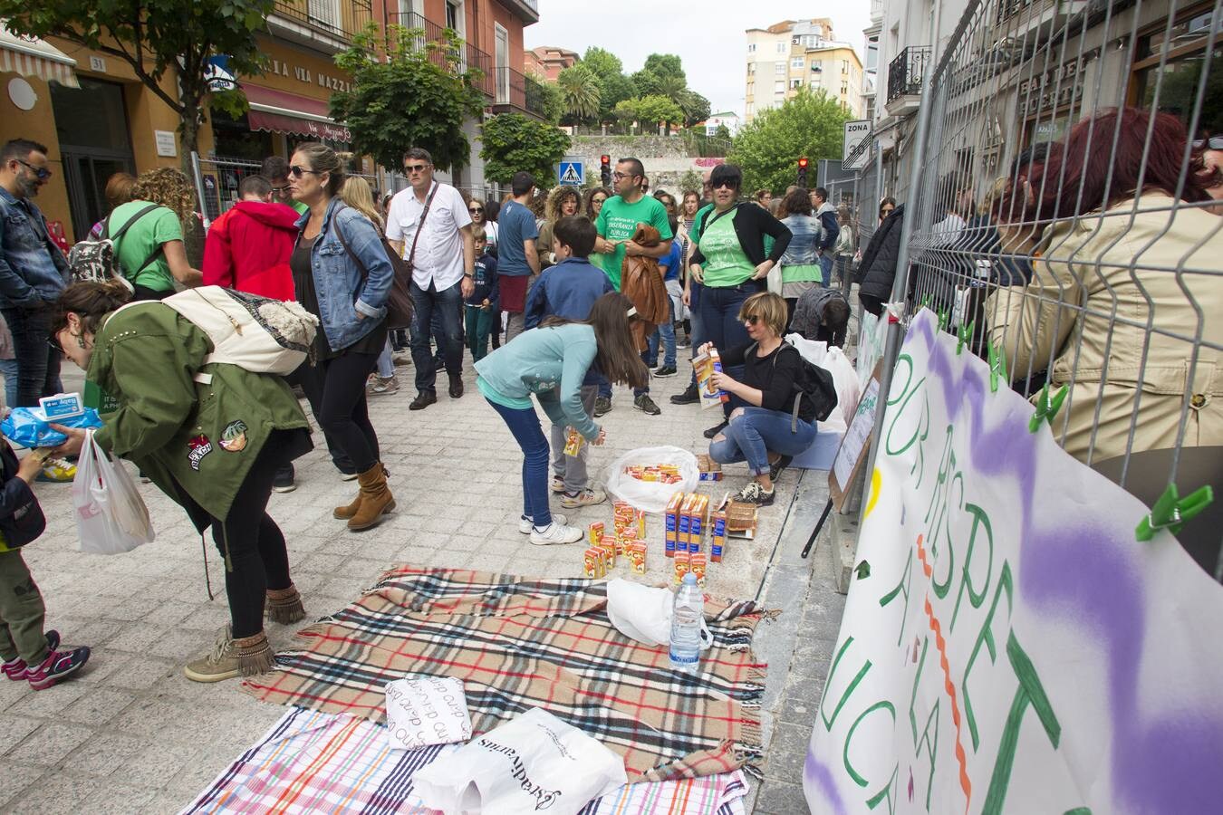 Fotos: Los profesores se manifiestan en Santander en contra de ampliar la jornada reducida