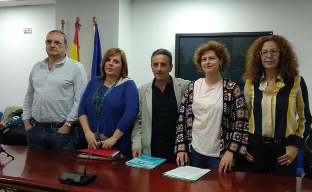 Representantes sindicales en el Comité de Empresa del Gobierno de Cantabria, esta mañana en rueda de prensa.