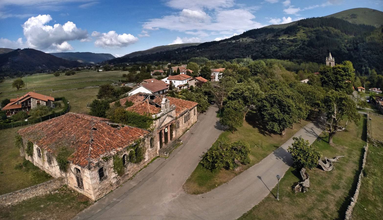 La marcha de los árabes permitió a los pobladores de la montaña ocupar un territorio rico en paisajes que hoy alberga aldeas con encanto y atractivos museos