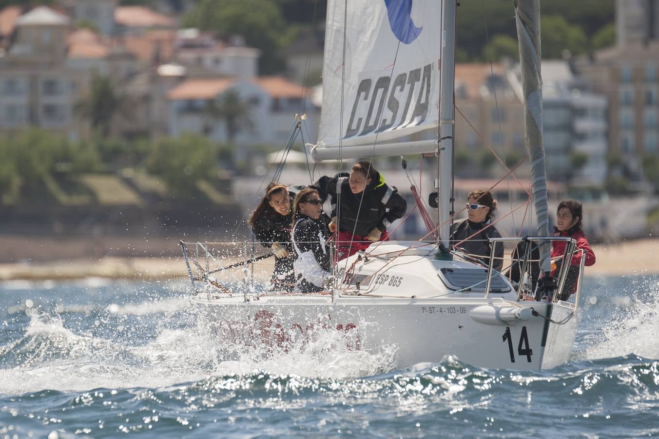 El Regional de J80 llega al Circuito Montañés, que este fin de semana toma las aguas de la bahía de la capital cántabra