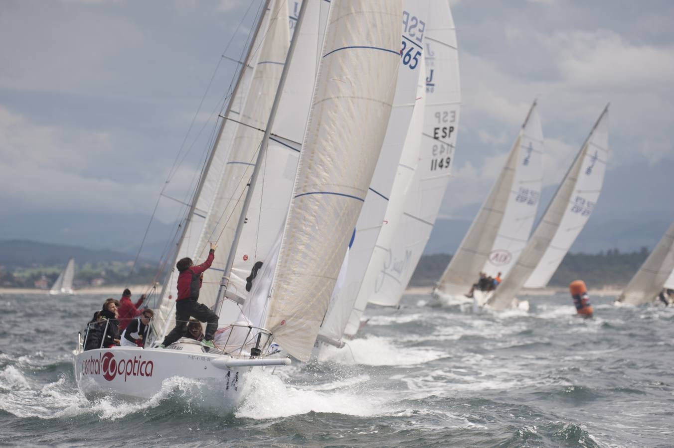 El Regional de J80 llega al Circuito Montañés, que este fin de semana toma las aguas de la bahía de la capital cántabra