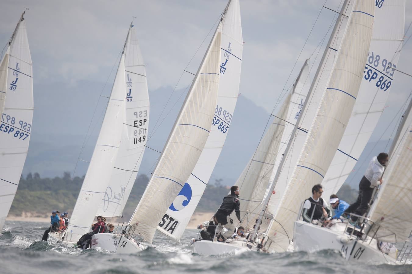 El Regional de J80 llega al Circuito Montañés, que este fin de semana toma las aguas de la bahía de la capital cántabra