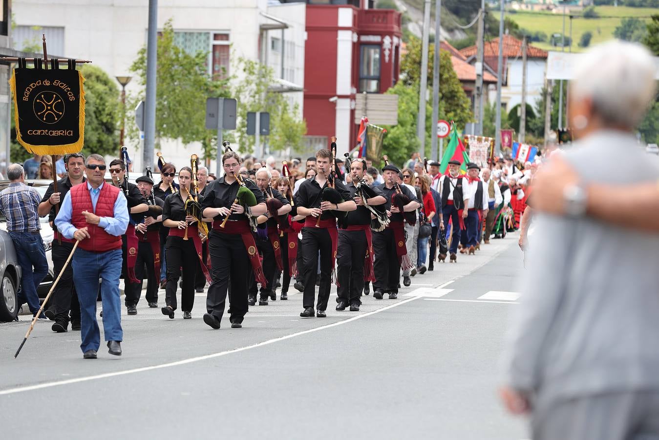 La XVI Fiesta de la Gaita de Unquera, en Val de San Vicente, ha reunido este fin de semana a un numeroso público en torno a una celebración que cada año pretende promover el apoyo al folclore de la región con la organización de una serie de actividades y actuaciones en torno a la música y las tradiciones cántabras.