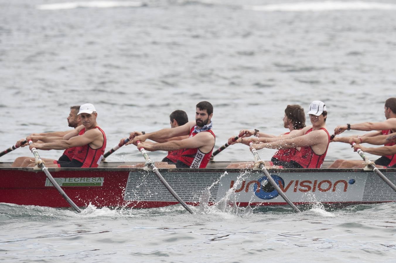 Los azules consiguieron aventajar en el primer tramo de la regata a Pedreña y mantuvieron la renta hasta la línea de meta