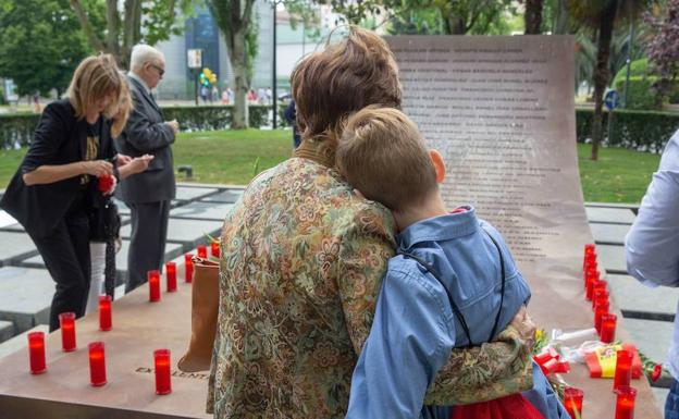 Homenaje en Zaragoza a las víctimas del Yak-42.