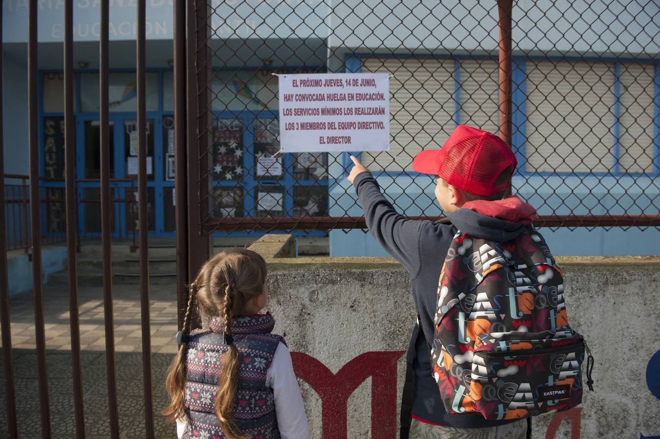 Imágenes del colegio María Sanz de Sautuola, en Santander, en este día de huelga en la educación