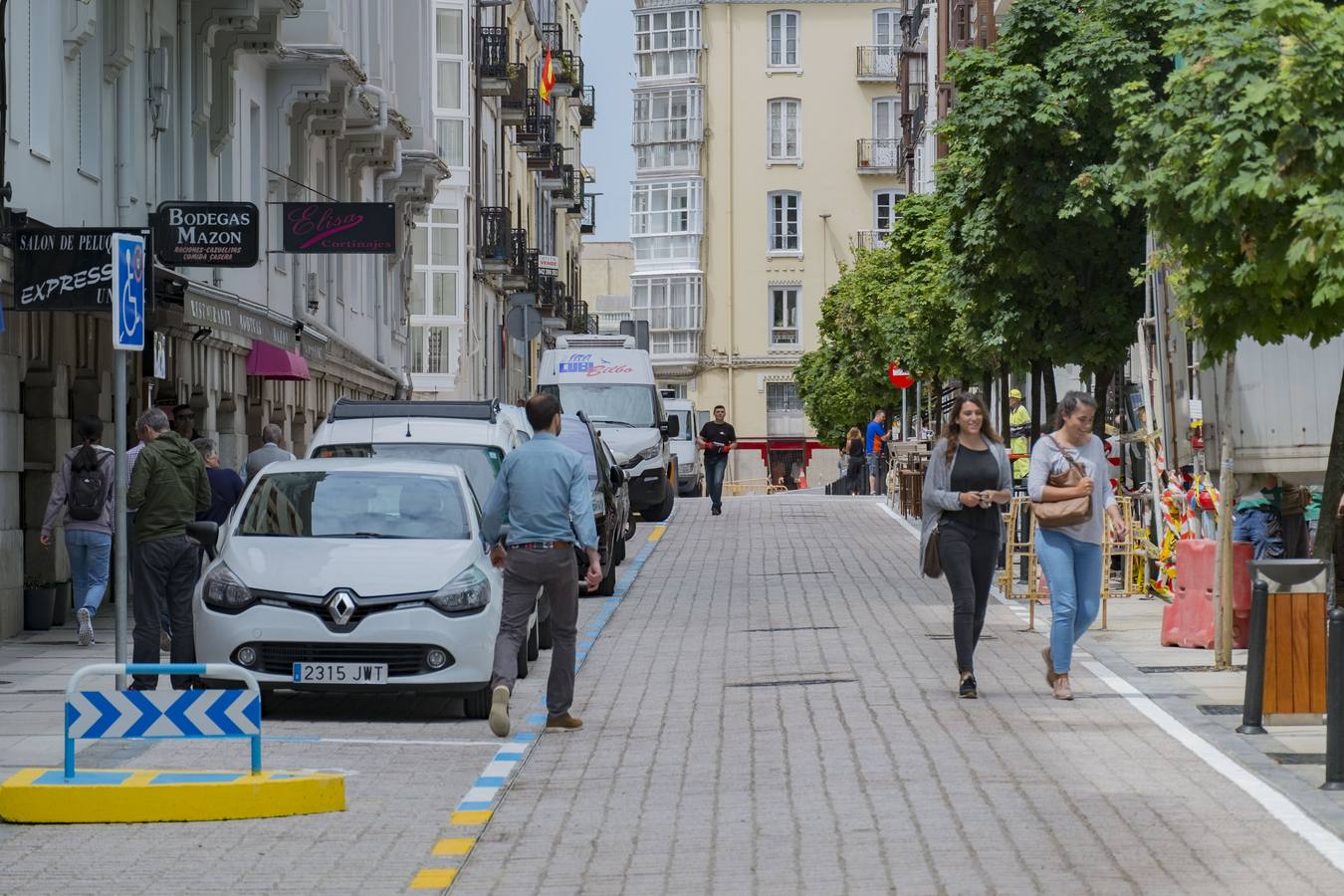 Fotos: La calle Peña Herbosa al fin se abre al tráfico