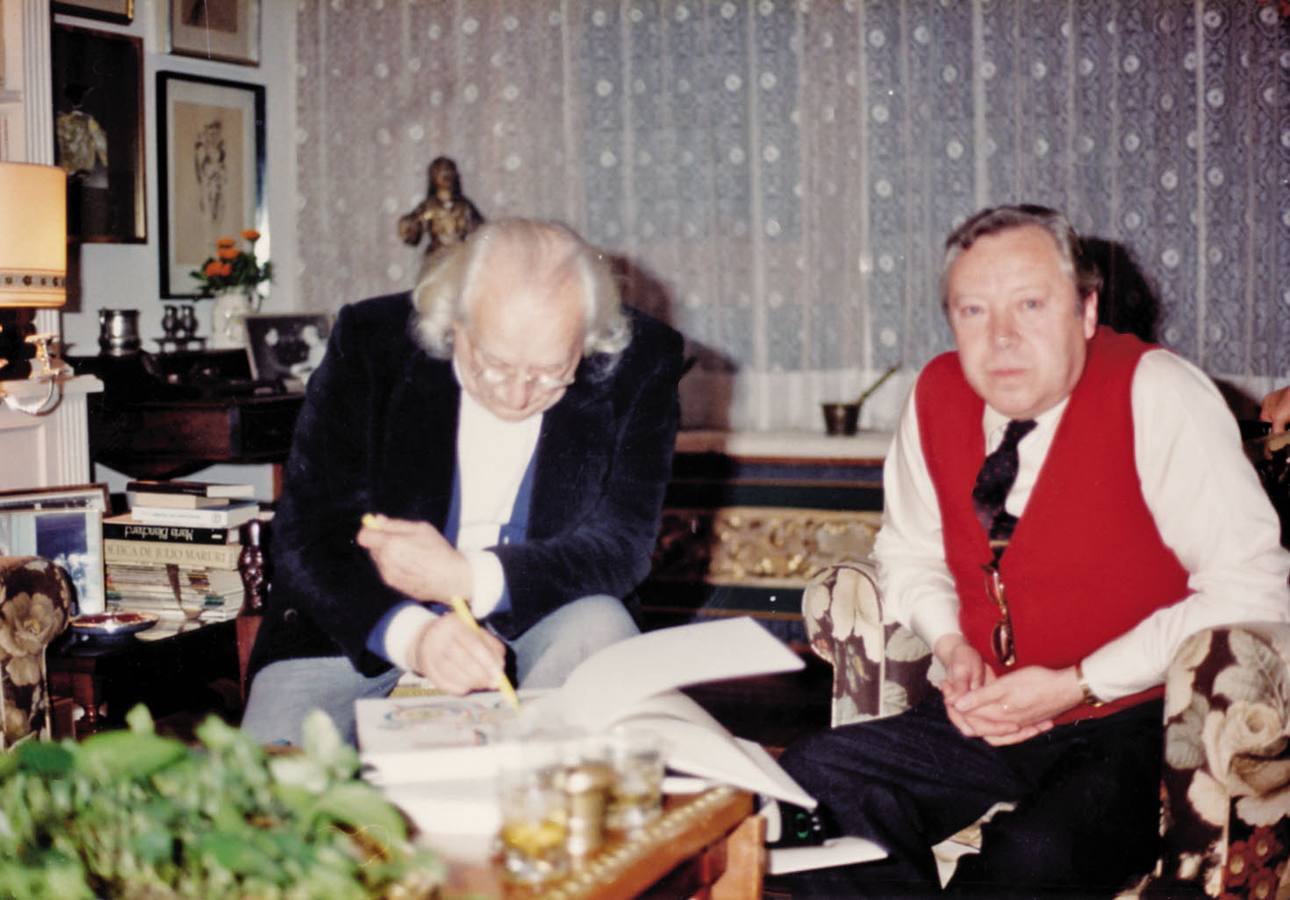 El poeta y pintor Rafael Alberti en la casa de Manuel Arce en Santander en 1983.