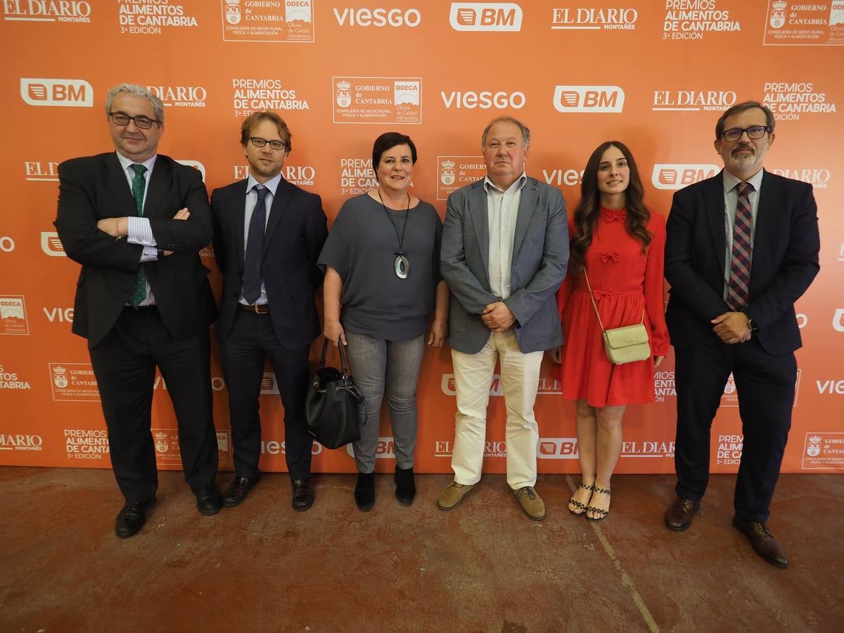 La gala de entrega de os Premios Alimentos de Cantabria reunió en Torrelavega a destacados representantes del sector agroalimentario de la región y de la sociedad de Cantabria.