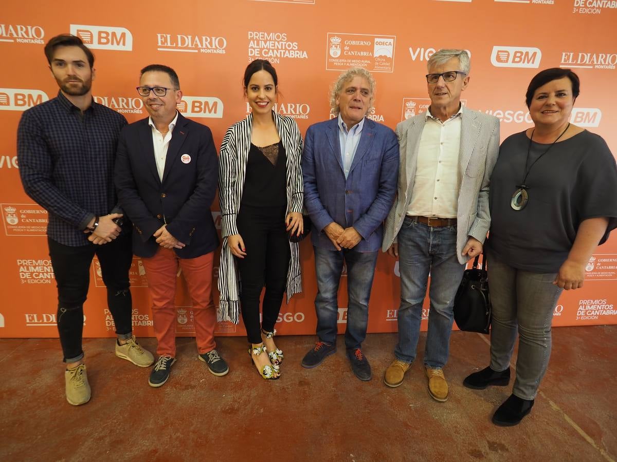 La gala de entrega de os Premios Alimentos de Cantabria reunió en Torrelavega a destacados representantes del sector agroalimentario de la región y de la sociedad de Cantabria.