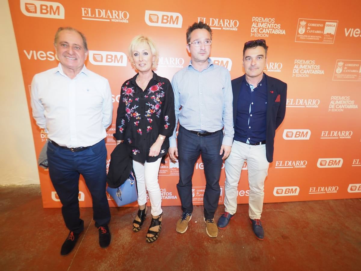 La gala de entrega de os Premios Alimentos de Cantabria reunió en Torrelavega a destacados representantes del sector agroalimentario de la región y de la sociedad de Cantabria.