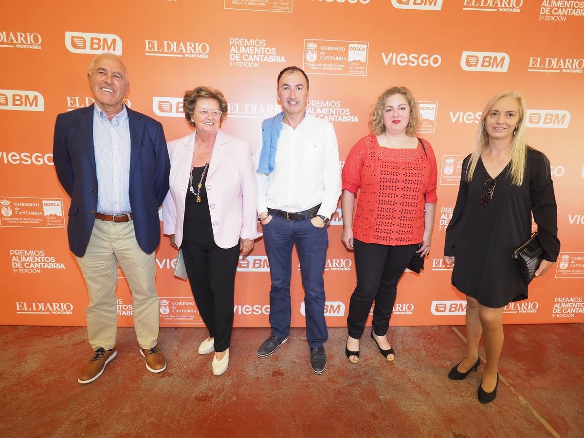 La gala de entrega de os Premios Alimentos de Cantabria reunió en Torrelavega a destacados representantes del sector agroalimentario de la región y de la sociedad de Cantabria.