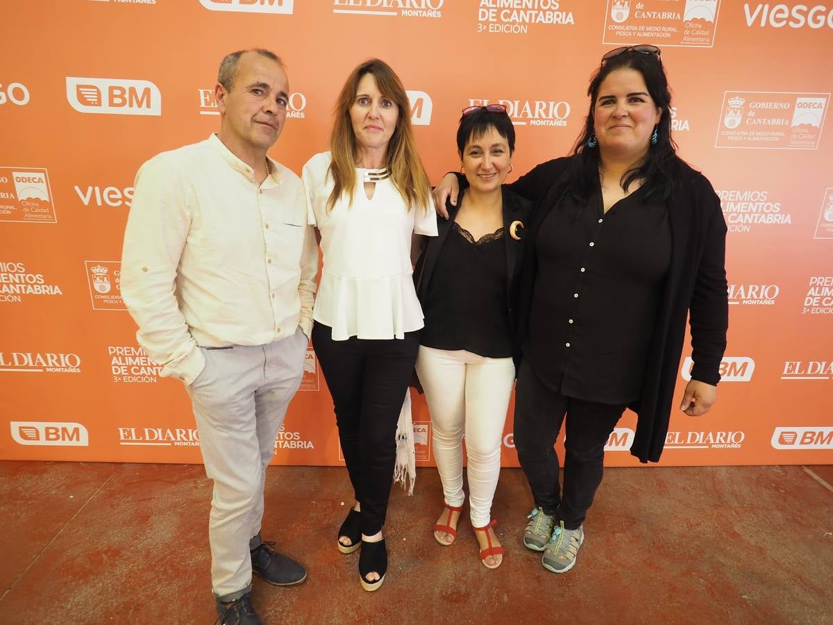 La gala de entrega de os Premios Alimentos de Cantabria reunió en Torrelavega a destacados representantes del sector agroalimentario de la región y de la sociedad de Cantabria.