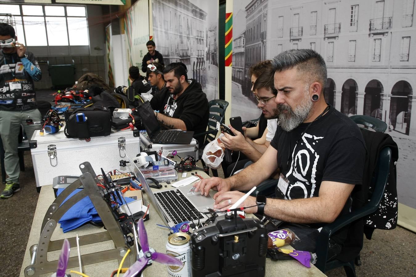 Fotos: Carrera de drones en Torrelavega