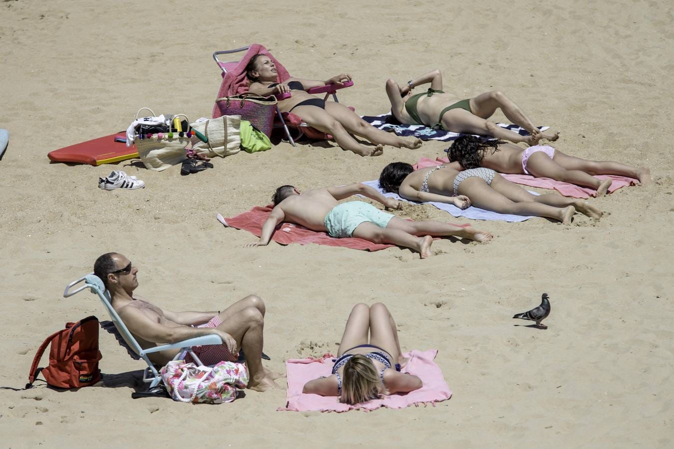 Fotos: Un domingo perfecto para ir a la playa en Cantabria