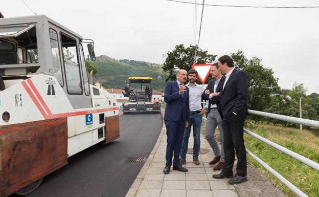 El Gobierno repara la carretera entre Heras y Gajano