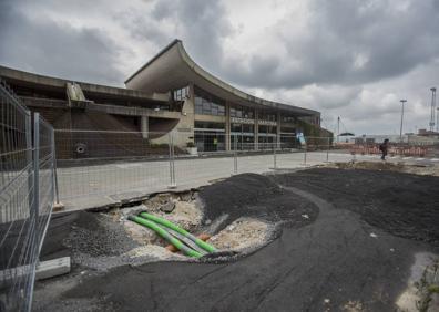 Imagen secundaria 1 - El nuevo paseo junto a la Estación Marítima emerge entre el asfalto