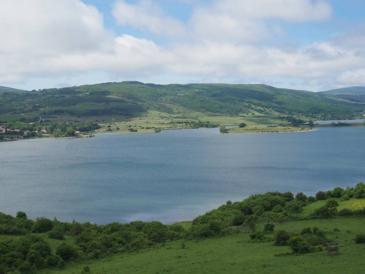 El embalse del Ebro deja atrás uno de sus años más complicados recibiendo al verano el nivel de agua al 87% de su capacidad.