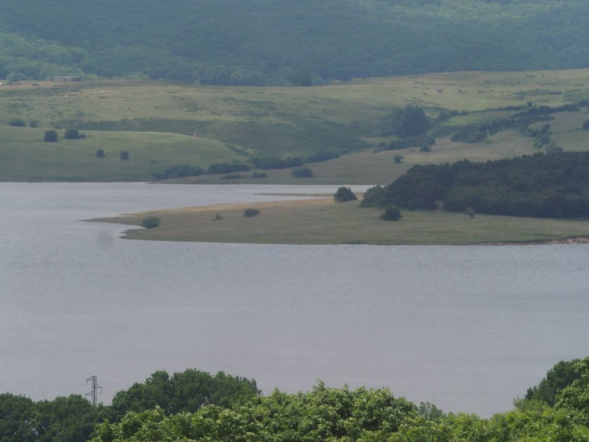 El embalse del Ebro deja atrás uno de sus años más complicados recibiendo al verano el nivel de agua al 87% de su capacidad.