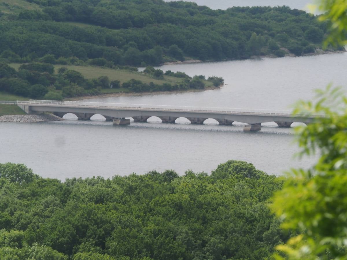 El embalse del Ebro deja atrás uno de sus años más complicados recibiendo al verano el nivel de agua al 87% de su capacidad.