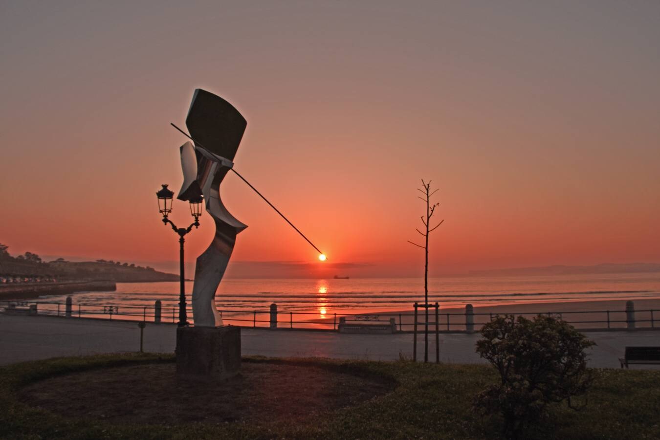 Santander deja atrás una primavera poco pródiga en días de sol pero en la que los cielos han dejado estampas realmente llamativas.