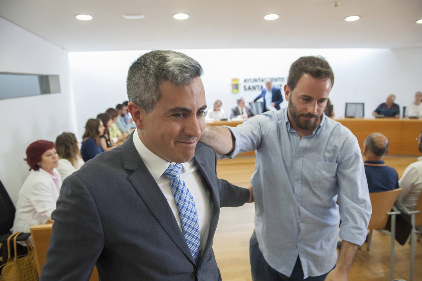 El pleno del Ayuntamiento de Bezana ve la renuncia del alcalde, Pablo Zuloaga, tras su nombramiento como delegado del Gobierno, y de su número dos, Raquel Saiz.