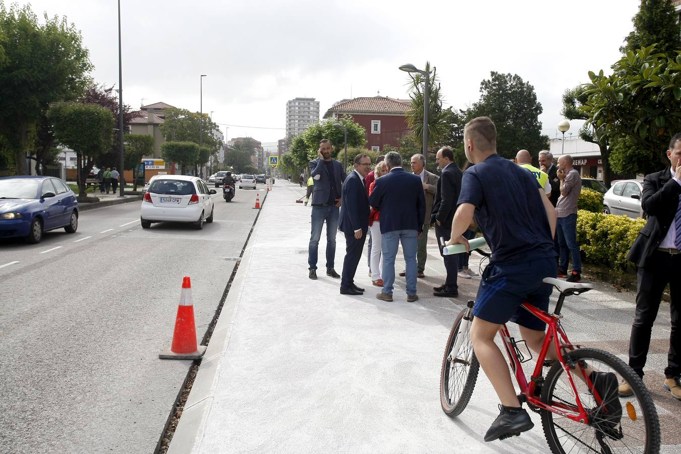 Fotos: Obras del carril bici que unirá el centro de Torrelavega con Reocín