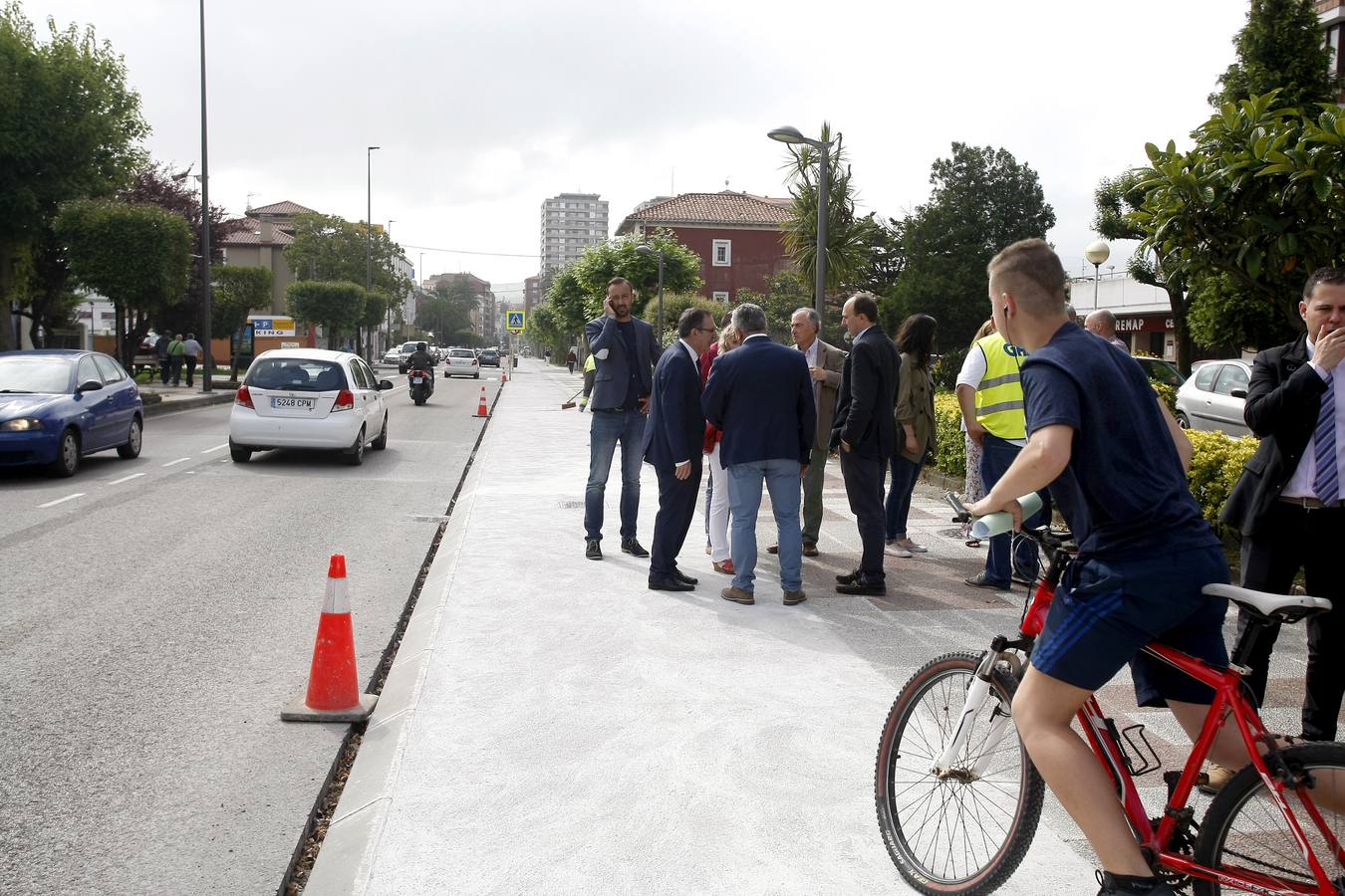 Fotos: Obras del carril bici que unirá el centro de Torrelavega con Reocín