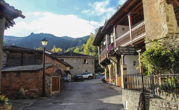 Una de las calles de Mogroviejo. 