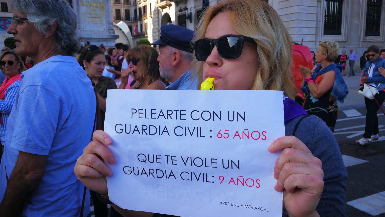 Fotos: Cacerolada en Cantabria contra la libertad de &#039;La Manada&#039;