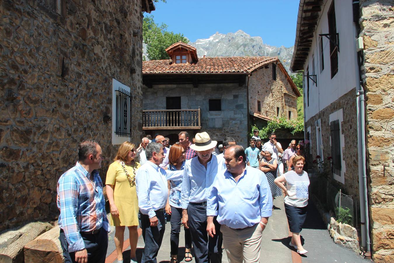 Fotos: Mogrovejo ya tiene en sus manos el premio al Pueblo de Cantabria 2017