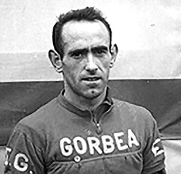 Alfredo Irusta, con el maillot del Gorbea, fue una estrella del ciclocross. :: DM