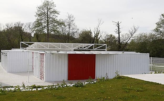 Los locales de ensayo situados junto al campus universitario de Torrelavega. 