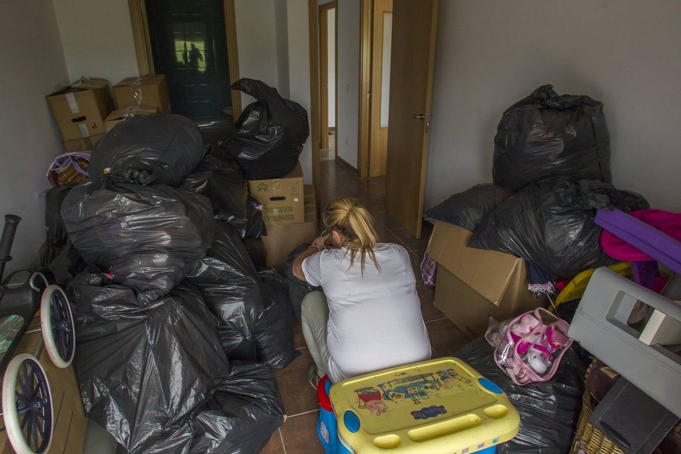 Fotos: Nuevo hogar en Anero para la familia desahuciada de Solares